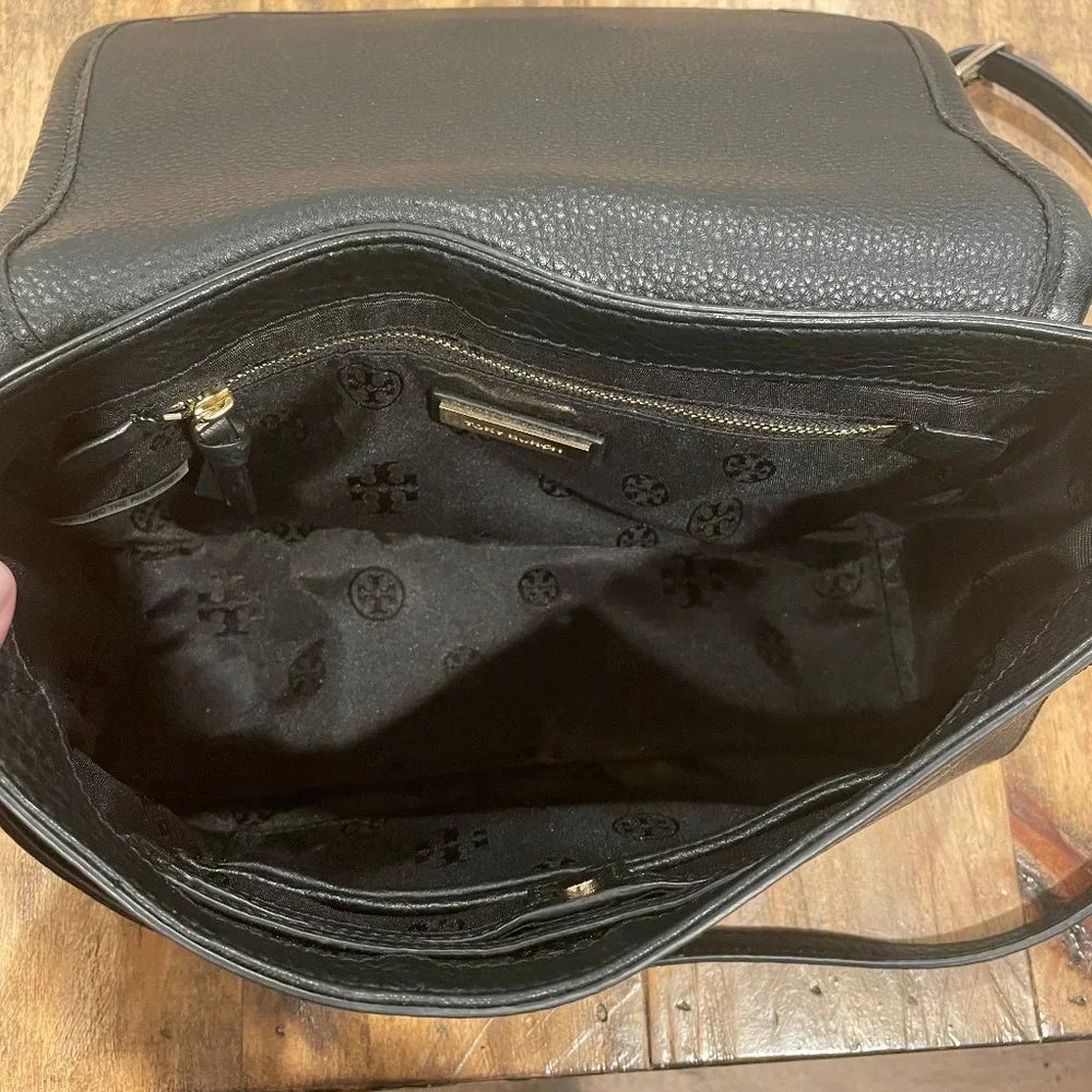Tory Burch Britten pebbled Leather Crossbody in color Black - Picture 4 of 9